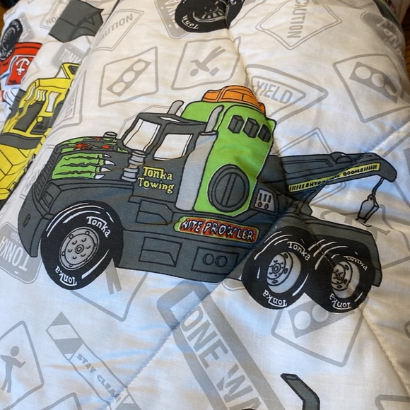 Tonka Comforter-Trucks in Good Used Condition -Rare Find Vintage - Picture 3 of 11